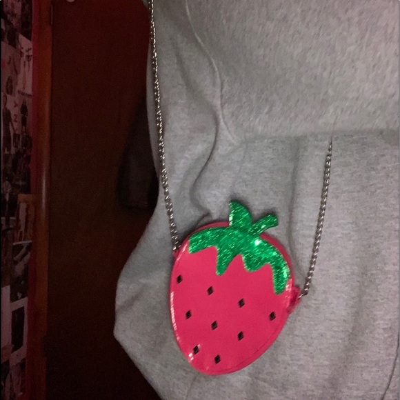 Mini Strawberry Purse - Picture 2 of 2